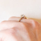 Anello vintage in oro giallo 9K con topazio azzurro (0.70ct ca.) e diamanti, anni ‘70/‘80