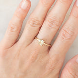 Solitario da cocktail moderno in oro giallo 10K con quarzo citrino (0.35ct ca.), anno 2016