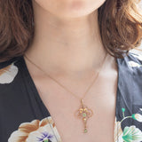 Pendente antico lavalier in oro giallo 9K con paste di vetro verdi, anni ‘10/‘20