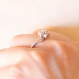 Anello a margherita vintage in oro bianco 14K con diamanti (0.35ctw ca.), anni ‘80