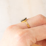 Raro anello rosario antico in oro giallo 18K con onice e perline bianche, fine ‘800/inizio ‘900