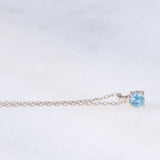 Collana vintage in oro bianco 10K con punto luce con spinello azzurro e diamante, anni ‘90/anni ‘2000