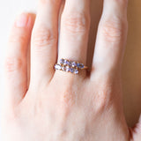 Anello moderno in oro giallo 9K con tanzaniti (1ctw ca.)