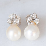 Orecchini vintage in oro bianco 14K con perle bianche e diamanti di taglio brillante (0.18ctw ca.), anni ‘60/‘70