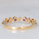 Mezzo eternity vintage in oro giallo 18K con rubini (0.40ctw ca.) e diamanti di taglio brillante (0.50ctw ca.), anni ‘80
