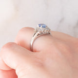 Anello margherita vintage in platino con zaffiro (0.75ct) e diamanti (0.31ctw), anni ‘80