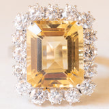 Anello a margherita vintage in oro bianco 18K con quarzo citrino (9.50ct ca.) e diamanti di taglio brillante (1.60ctw ca.), anni ‘60