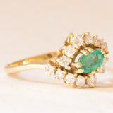 Anello a margherita vintage in oro giallo 14K con smeraldo (0.35ct ca.) e diamanti (0.50ctw ca.), anni ‘70