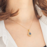 Pendente vintage in oro giallo 18K con zaffiro (1.40ct ca.) e diamanti di taglio brillante (0.57ctw ca.), anni ‘70
