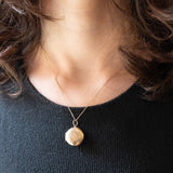 Ciondolo portafoto rotondo vintage con lamina in oro giallo 9K su metallo, anni ‘50/‘60