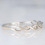 Anello intrecciato in oro bianco 9K con diamanti (0.05ctw ca.), anni ‘80