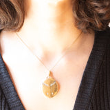 Ciondolo portafoto antico placcato in oro giallo con diamanti di taglio rosetta e con scomparto in vetro sul retro, primi del ‘900