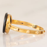 Raro anello rosario antico in oro giallo 18K con onice e perline bianche, fine ‘800/inizio ‘900