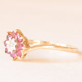 Anello a margherita vintage in oro giallo e bianco 9K con rubini sintetici (0.32ctw ca.) e diamante, anno 1962