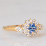 Anello a margherita vintage in oro giallo 9K con zaffiro (0.35ct ca.) e diamanti (0.14ctw ca.), anni ‘80