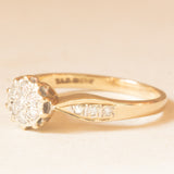 Anello vintage a fiore in oro giallo 9K con diamanti (0.16ctw ca.), anni ‘70/‘80