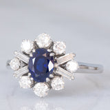 Anello ballerina vintage in oro bianco 18K con zaffiro (1.30ct ca.) e diamanti di taglio brillante e di taglio baguette (1ctw ca.), anni ‘70/‘80