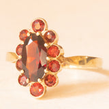 Anello a fiore vintage in oro giallo 8K con granati (1.30ctw ca.), anni ‘70