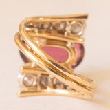 Anello bypass vintage in oro giallo 18K con tormalina rosa (4ct ca.) e diamanti di taglio brillante (0.90ctw ca.), anni ‘80