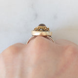 Anello antico in oro giallo 8K con calcedonio azzurro e tormalina rosa, primi del ‘900