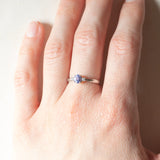 Trilogy vintage in oro bianco 9K con tanzanite (0.35ct ca.) e diamanti (0.03ctw ca.), anni ‘90