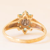 Anello a margherita vintage in oro giallo e bianco 9K con smeraldi (0.30ct ca.) e diamante, anno 1987