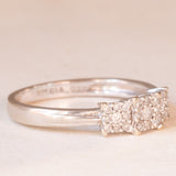 Anello “trilogy” in oro bianco 9K con diamanti (0.25ctw ca.), anni ‘80/‘90