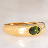 Anello a fascia in oro giallo 8K con cromodiopside (0.50ct ca.), anni ‘70/‘80