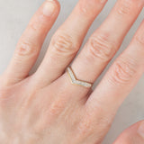 Anello a “V” in oro giallo e bianco 9K con diamanti (0.05ctw ca.), anno 1989