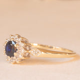 Anello a margherita vintage in oro giallo e bianco 9K con zaffiro (0.40ct ca.) e diamanti (0.14ctw ca.)
