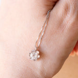 Collana con catenina in oro bianco 18K con punto luce in oro bianco 18K e con diamante di taglio vecchio (0.46ct ca.)