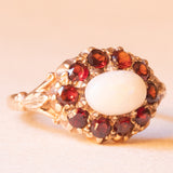 Anello vintage in oro giallo 9K con opale (0.50ct ca.) e granati (0.40ctw ca.), anno 1988