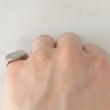 Anello medievale in argento con incisioni di una colomba, XI/XIV secolo d.C.