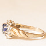 Anello a margherita vintage in oro giallo e bianco 9K con zaffiro (0.35ct ca.) e diamanti (0.12ctw ca.)