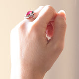 Anello a margherita vintage in stile antico in oro giallo 14K e argento con rubino sintetico (4.60ct ca.) e diamanti di taglio rosetta, anni ‘50/‘60