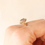 Anello a margherita vintage in oro giallo 9K con zaffiro (0.30ct ca.) e diamanti (0.06ctw ca.), anno 1970