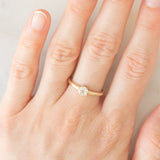 Anello a fiore vintage in oro giallo 14K con diamanti di taglio brillante (0.10ctw ca.), anni ‘80