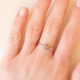 Anello vintage a forma di fiore in oro bianco 9K con diamanti (0.02ctw ca.), anni ‘90
