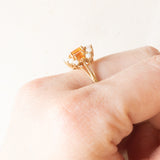 Anello vintage in oro giallo 9K con opali (0.70ctw ca.) e paste di vetro arancioni, anno ‘2002