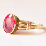 Anello solitario vintage in oro giallo 8K con rubino sintetico (2.50ct ca.), anni ‘40/‘50