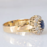 Anello a margherita antico in oro giallo 14K con zaffiro (0.40ct ca.) e diamanti di taglio vecchia miniera (0.70ctw ca.), anni ‘20/‘30