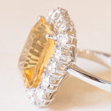 Anello a margherita vintage in oro bianco 18K con quarzo citrino (9.50ct ca.) e diamanti di taglio brillante (1.60ctw ca.), anni ‘60