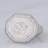 Anello medievale in argento con incisioni di una colomba, XI/XIV secolo d.C.