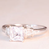 Anello vintage in oro bianco 9K con kunzite (1.20ct ca.) e diamanti di taglio tapered, anno 2005
