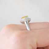 Anello ballerina in platino con diamante giallo (0.35ct) e diamanti bianchi (0.35ctw), anni ‘2000