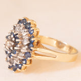 Anello a fiore vintage in oro giallo 14K con zaffiri (0.40ctw ca.) e diamanti (0.40ctw ca.), anni ‘70/‘80