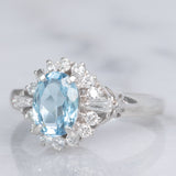 Anello a margherita vintage in platino con acquamarina (0.93ct) e diamanti (0.29ctw), anni ‘80