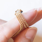 Collana vintage con catenina in oro giallo 14K e con ciondolo in oro giallo 14K con zaffiri (0.60ctw ca.) e diamanti (0.09ctw ca.), anni ‘60/'70