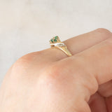Anello vintage in oro giallo 9K con smeraldi (0.16ctw ca.) e diamanti, anni ‘70/‘80