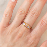 Anello in oro giallo 9K con morganite (0.36ct), tanzaniti (0.34ctw) e zaffiri viola sintetici (0.28ctw)